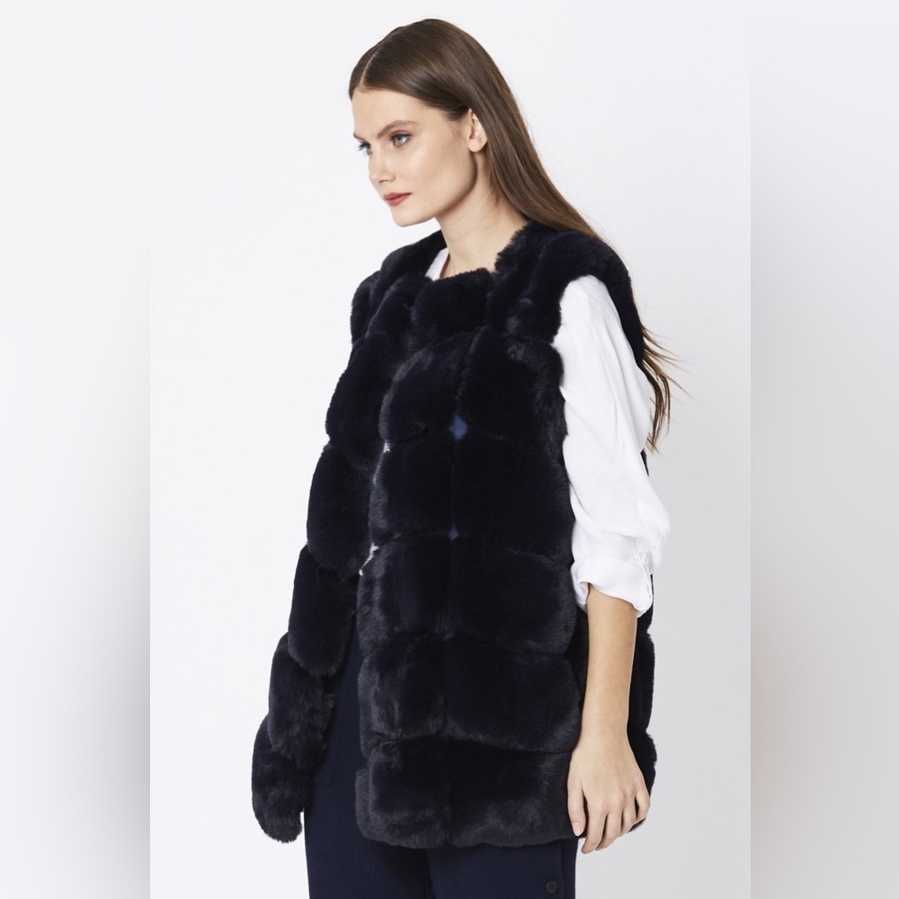 Jayley Navy Faux Fur Vest